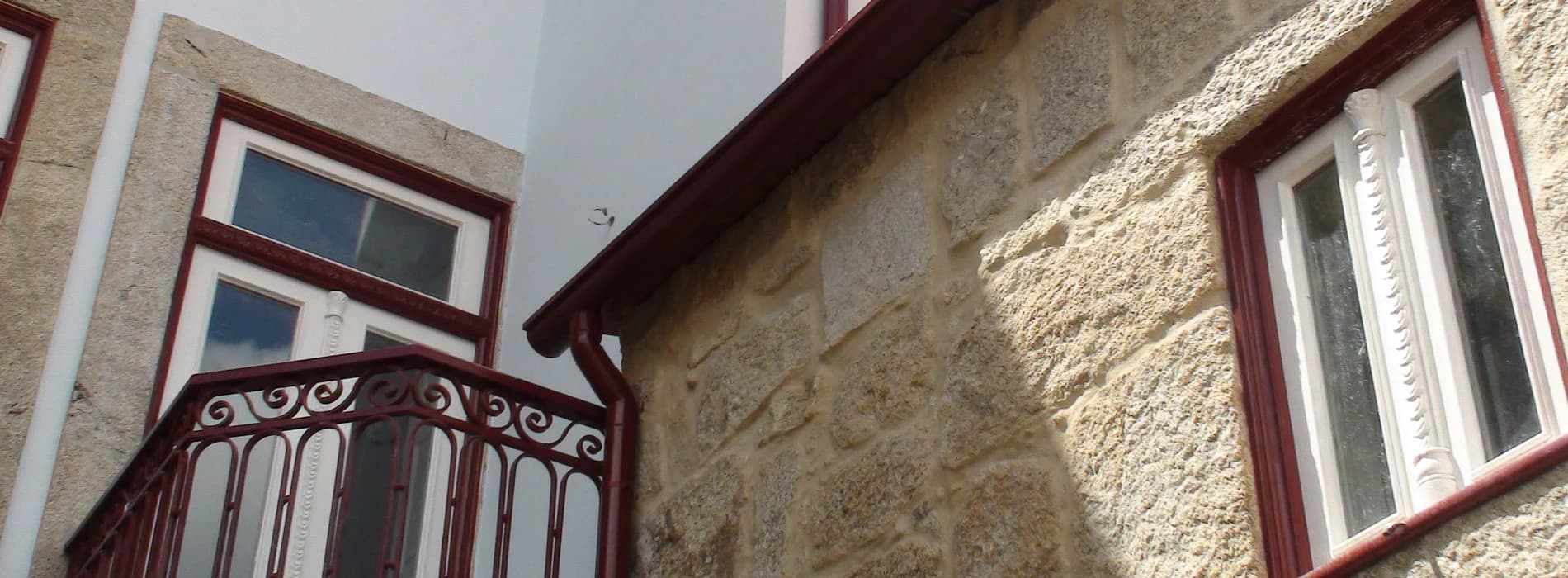 Edifício em Ruínas Reabilitado e Reconvertido em 4 Apartamentos Duplex